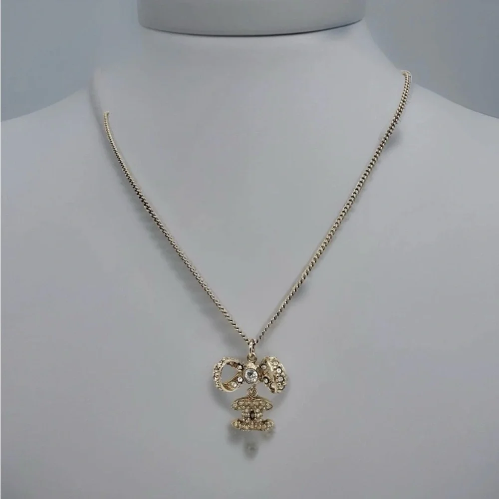 Auth🔥CHANEL  Crystal Bow Necklace🌸W /Free COA / Chanel Box -EUC-